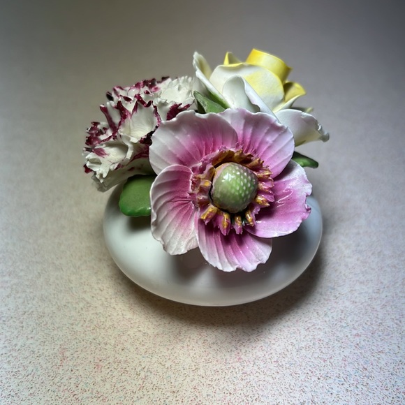 Radnor bone China flower bouquet - Picture 3 of 8